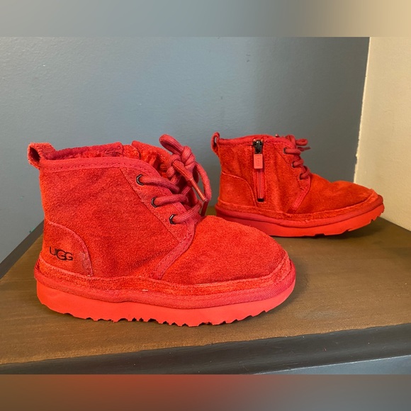 UGG Neumel Suede Lace Up Chukka Boots in Samba Red Size 11 Toddler - Picture 2 of 7